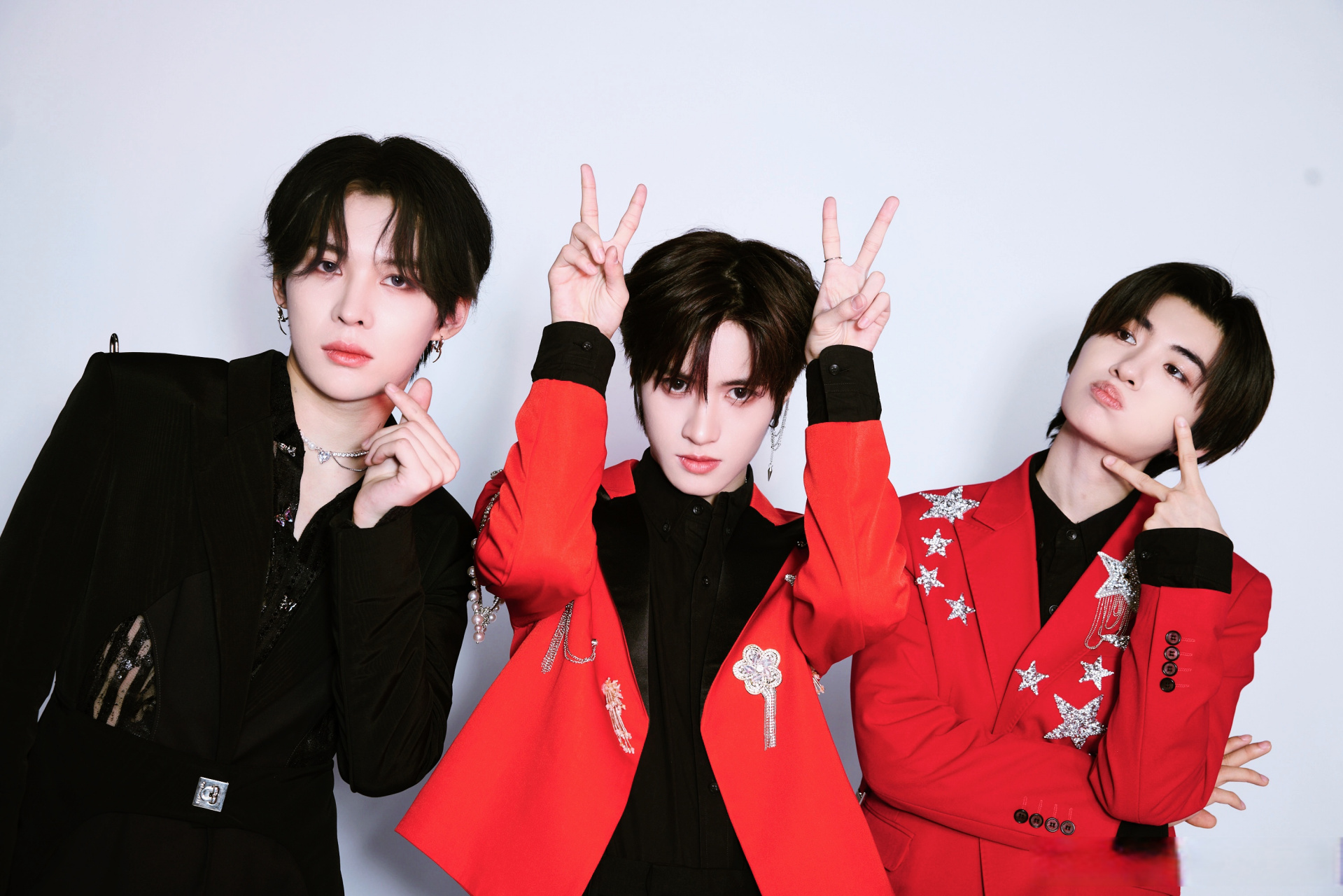 enone超话#春节搭子##红红火火闹新春#  大年初二,新岁维祺,幸福在侧.