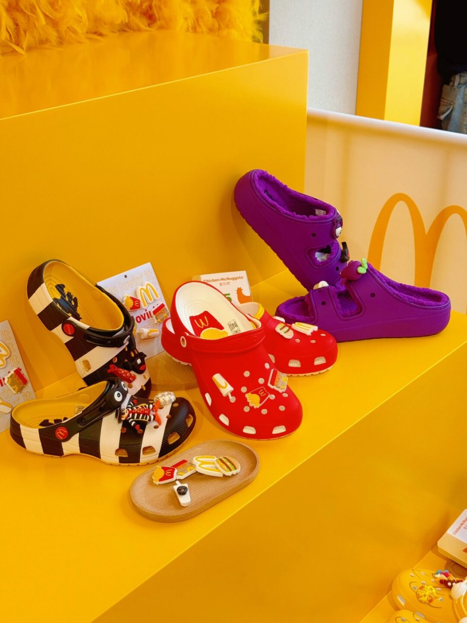 必答# 麦门和洞门都心满意足了98 #crocs洞洞鞋# #crocs# #麦当劳