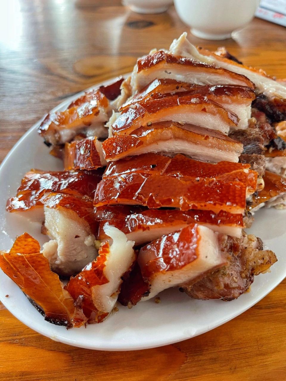 湛江烧猪,好香好香97 吃这么久的烧猪肉,还是觉得湛江的烧猪肉好吃