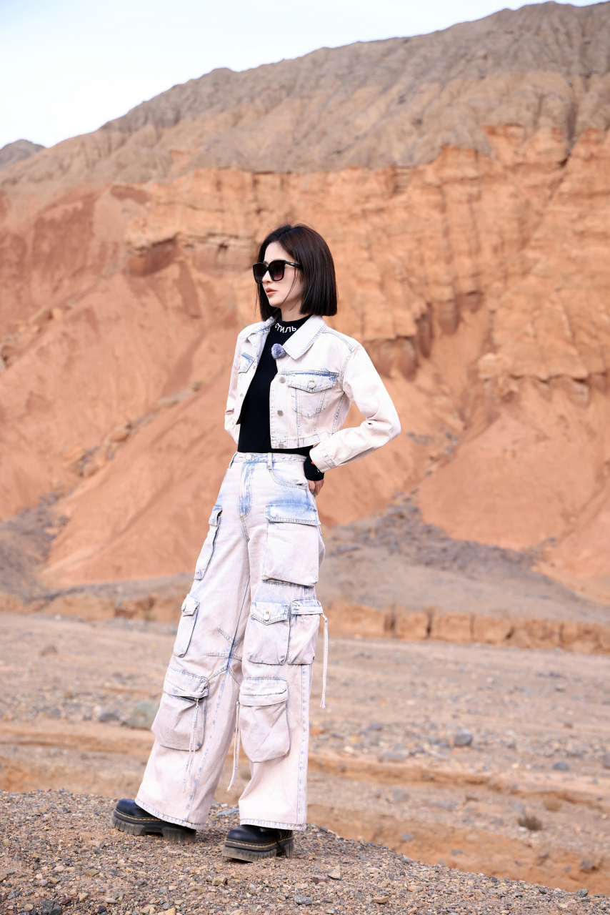 颖儿超话 跟颖儿yinger 一起开启吐新疆鲁番之旅97 送上一组墨镜