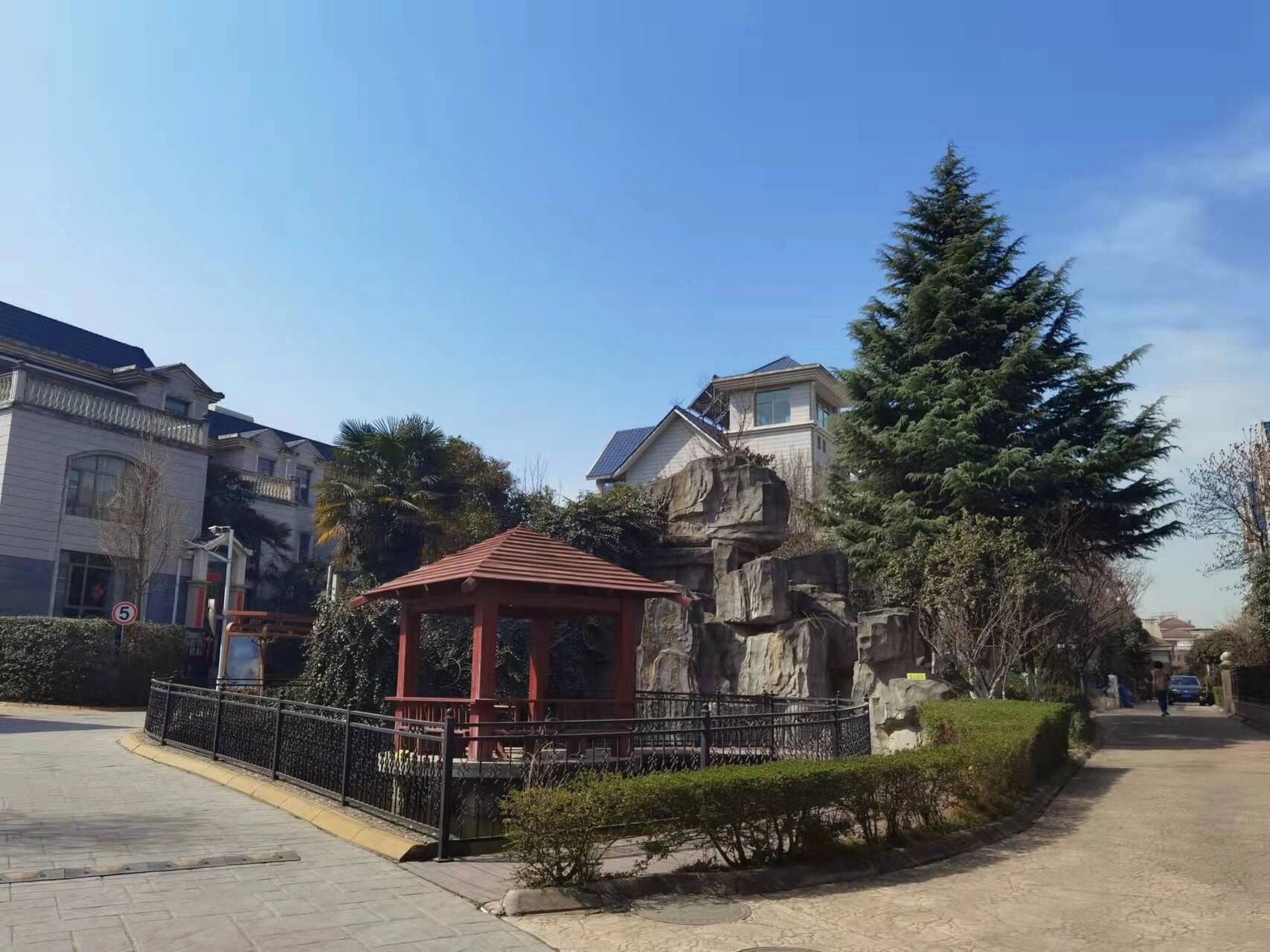 大唐芙蓉园门口,曲江航天御苑联排别墅1880万房本面积353,实际面积680