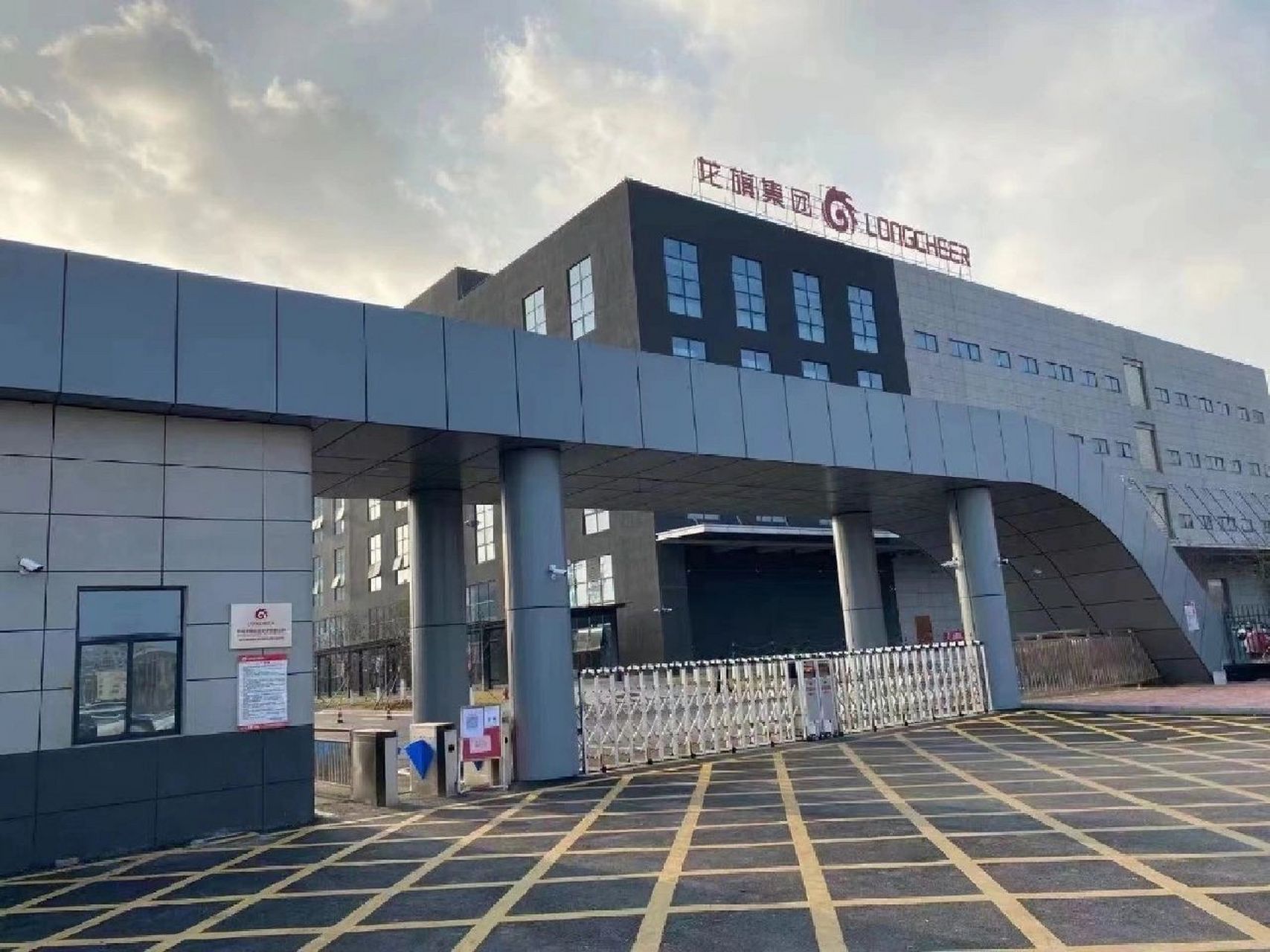 龙旗电子厂食堂还是挺不错的,住宿环境也比较干净