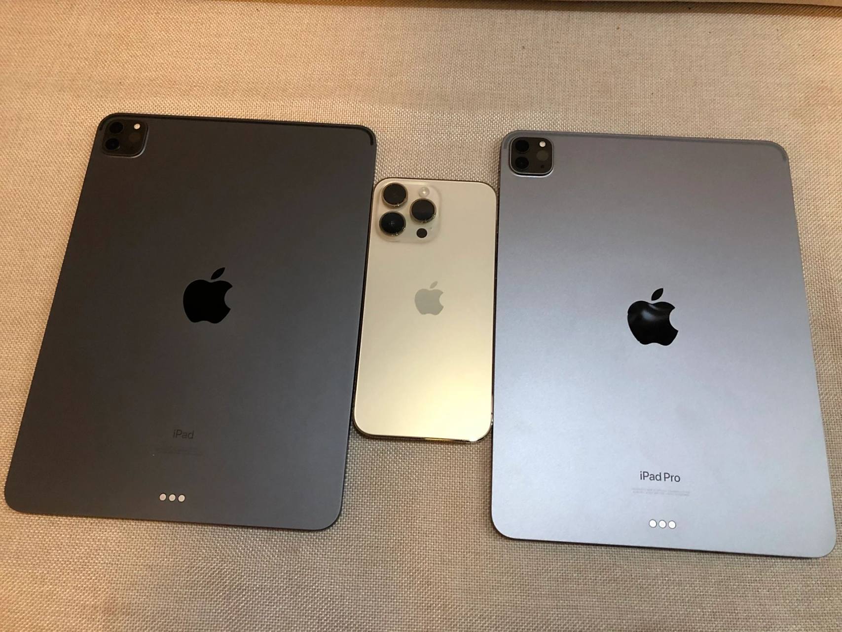 ipadpro2021和2022确实没有太大区别 外观几乎一样,2022的感觉颜色有