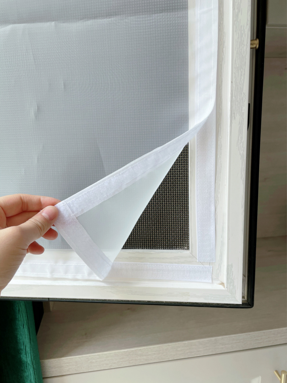 300目纱窗加魔 你有没有,几天不擦桌子,表面就是一层厚厚的灰尘了!
