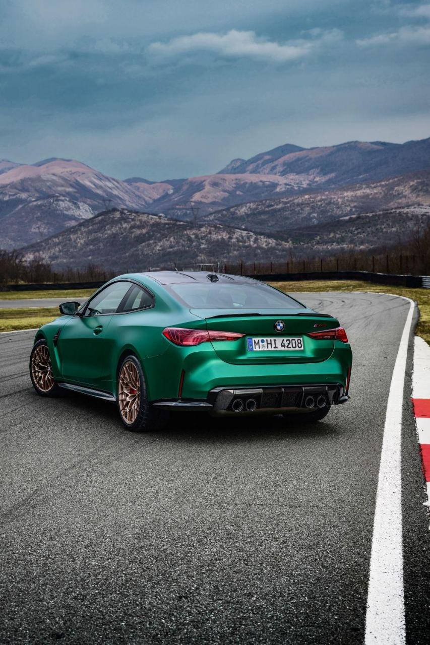 全新宝马m4 cs.纽北赛道官方圈速时间为7 min. 21.989 sec.全程20.