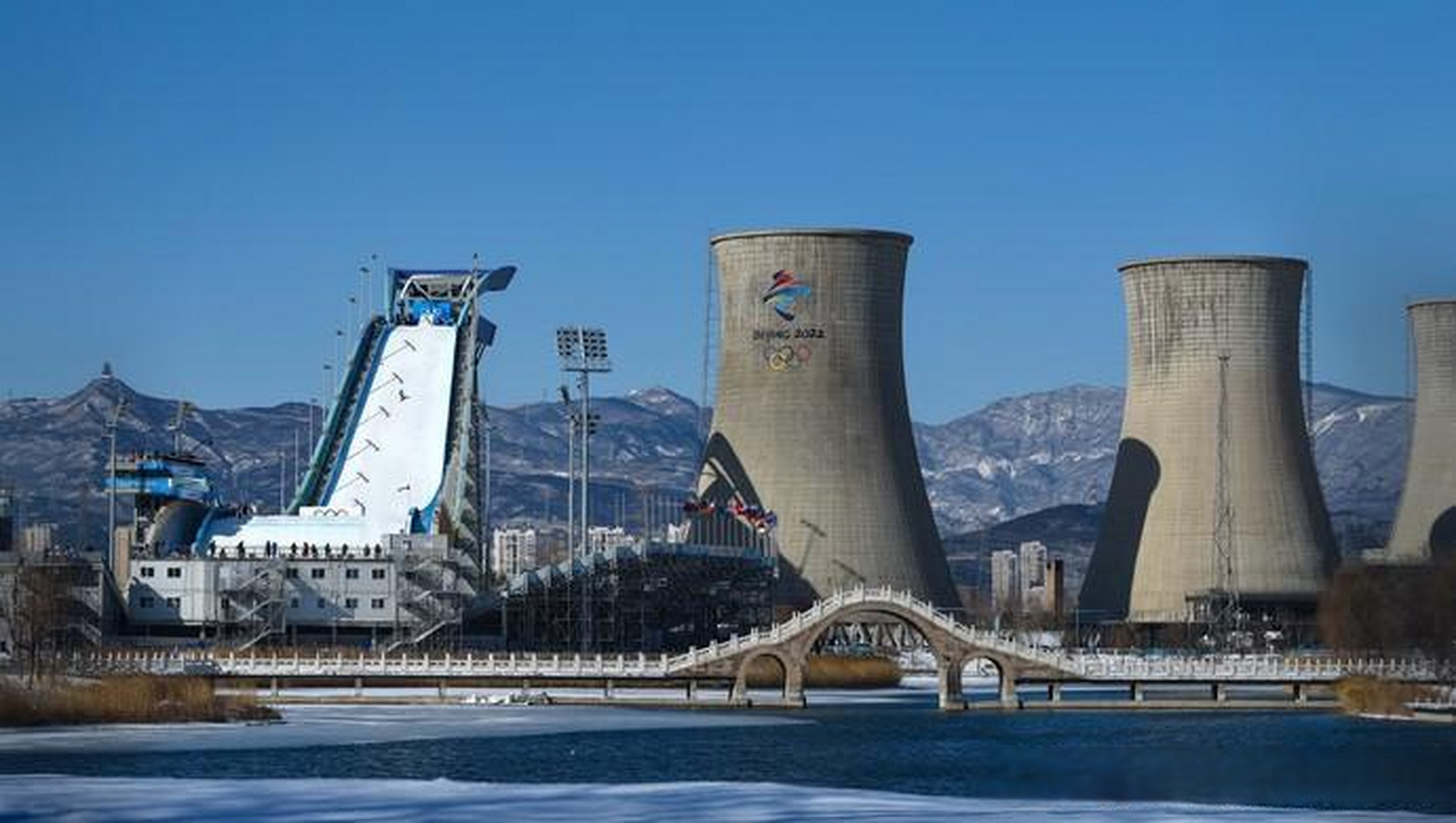 继北京和张家界主办冬奥会后,北京地区在冬季运动上的经验和承办能力
