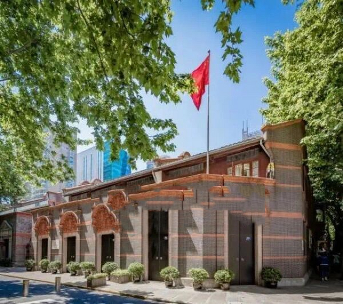 上海中共一大会址 中共一大会址原楼于民国九年(1920年) 夏秋间建,与