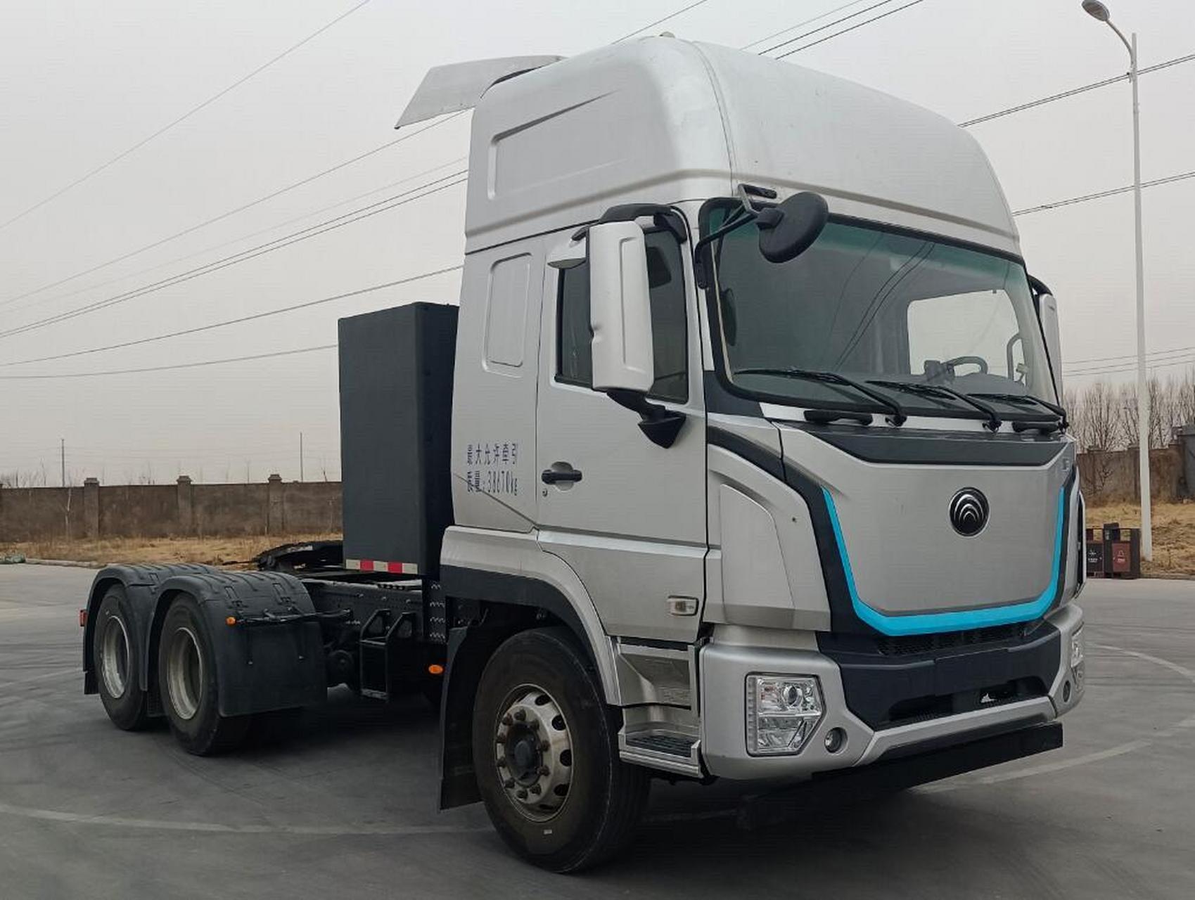 宇通最新400度电牵引车,电池能量密度更大,重量更轻,自重仅10.