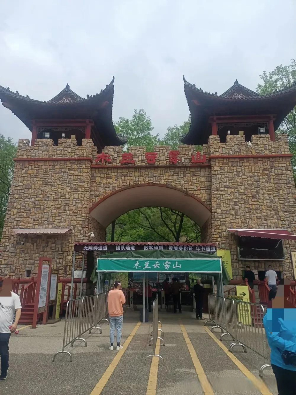 【武汉,黄陂,木兰云雾山】满山的杜鹃花,坐上玛卡龙色的缆车,这一路