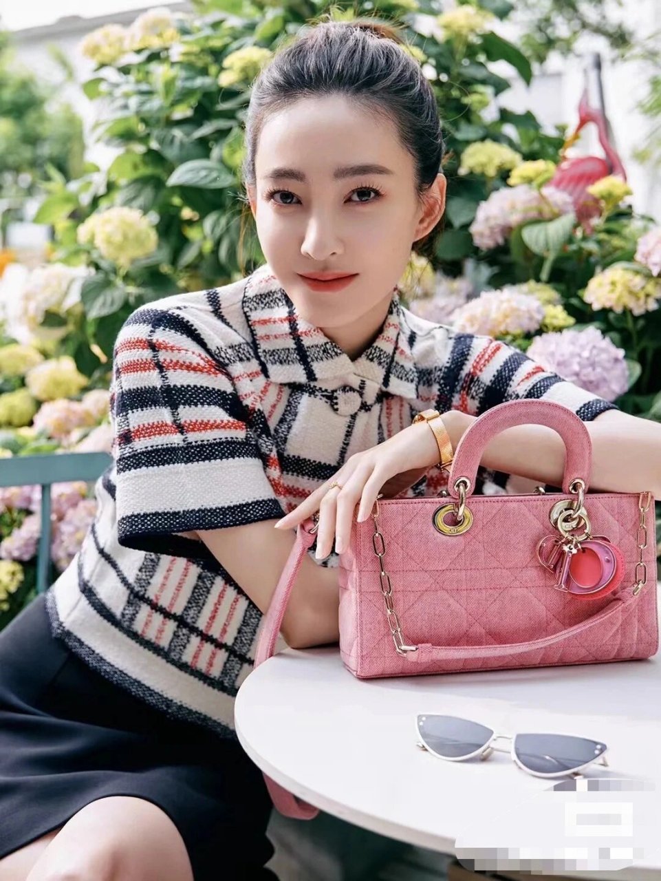 笑起来醉人的柳叶眼 柳叶眼的姑娘们一定要多笑笑,你不知道你们笑起来