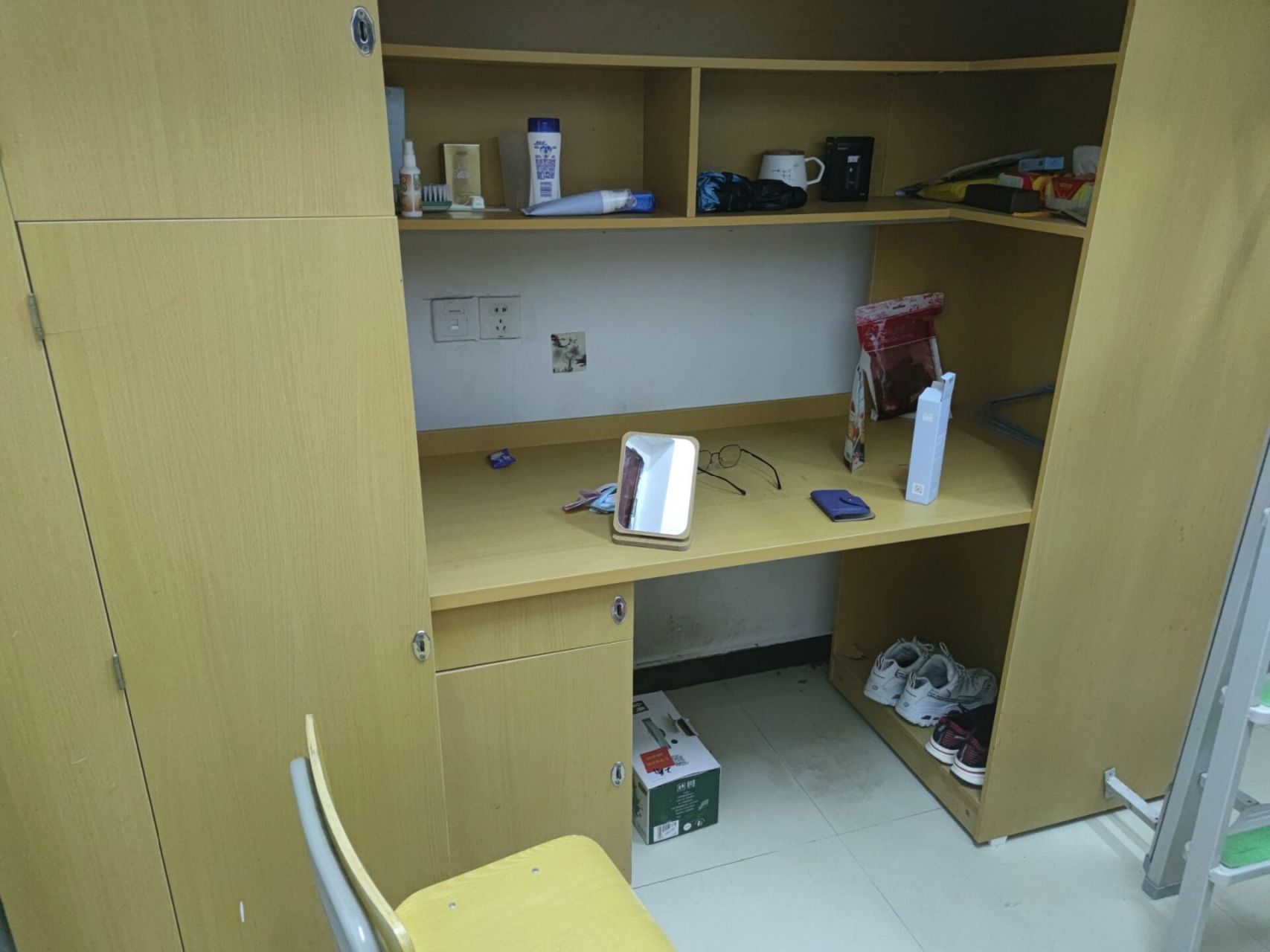 江财现经管宿舍环境 来自2021级学姐的分享 四人寝,上床下桌, 附带一