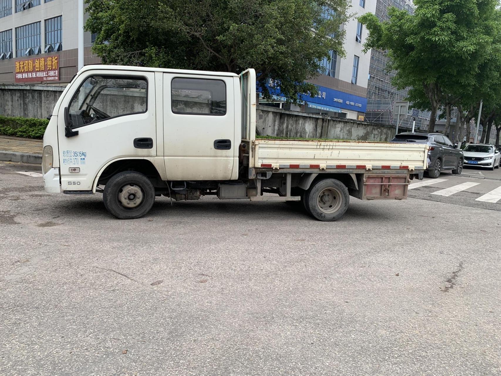 出售2020年4月份上牌的柴油跃进小福星双排平板轻型普通货车,车斗长2.