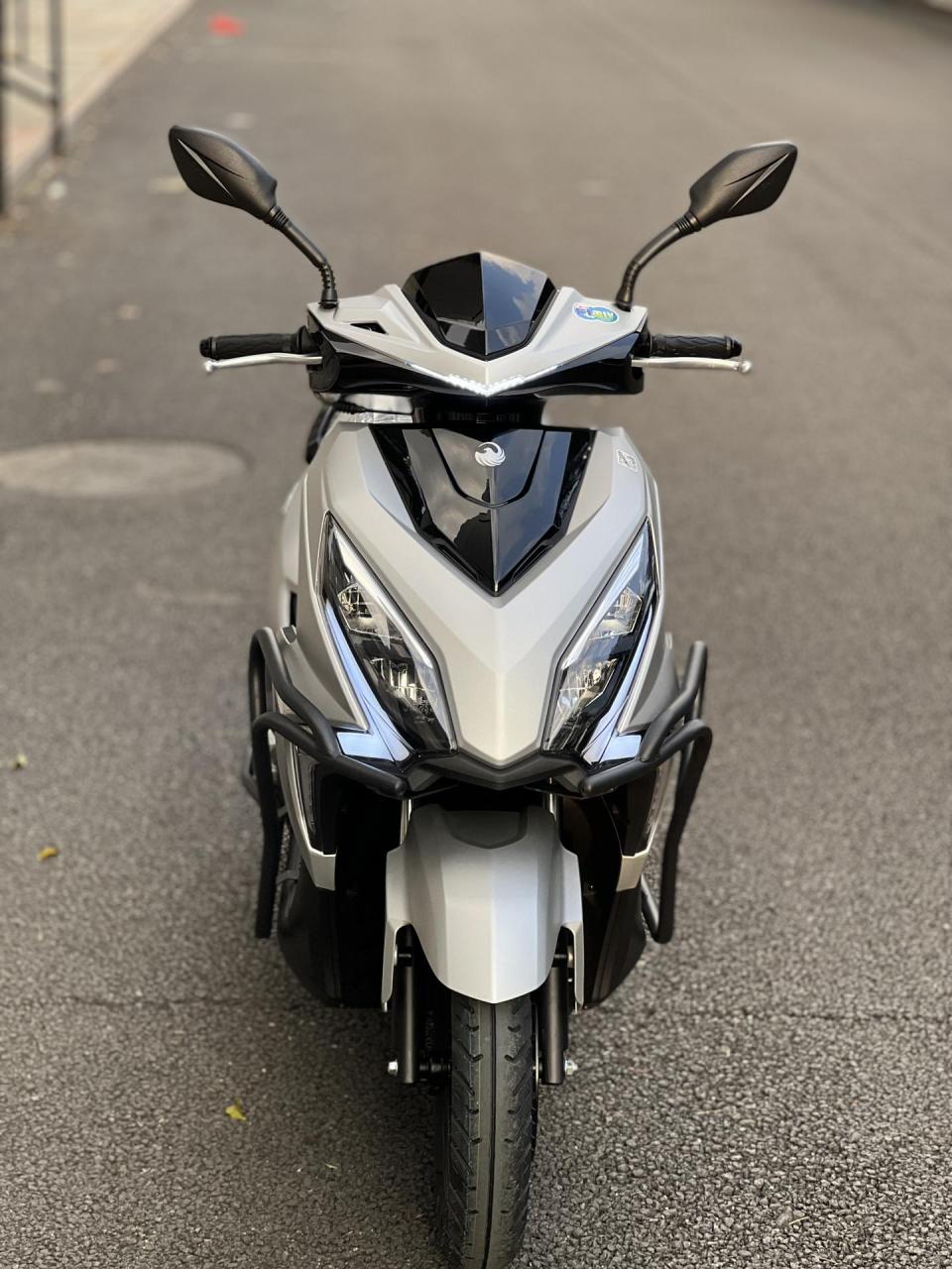 飞鹰乐行125c高配版.fym发动机雅马哈技术,百公里2.