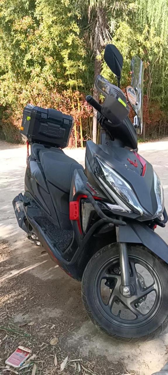 本田裂行125踏板摩托车.极品22年本田裂行黑武士顶配星际版