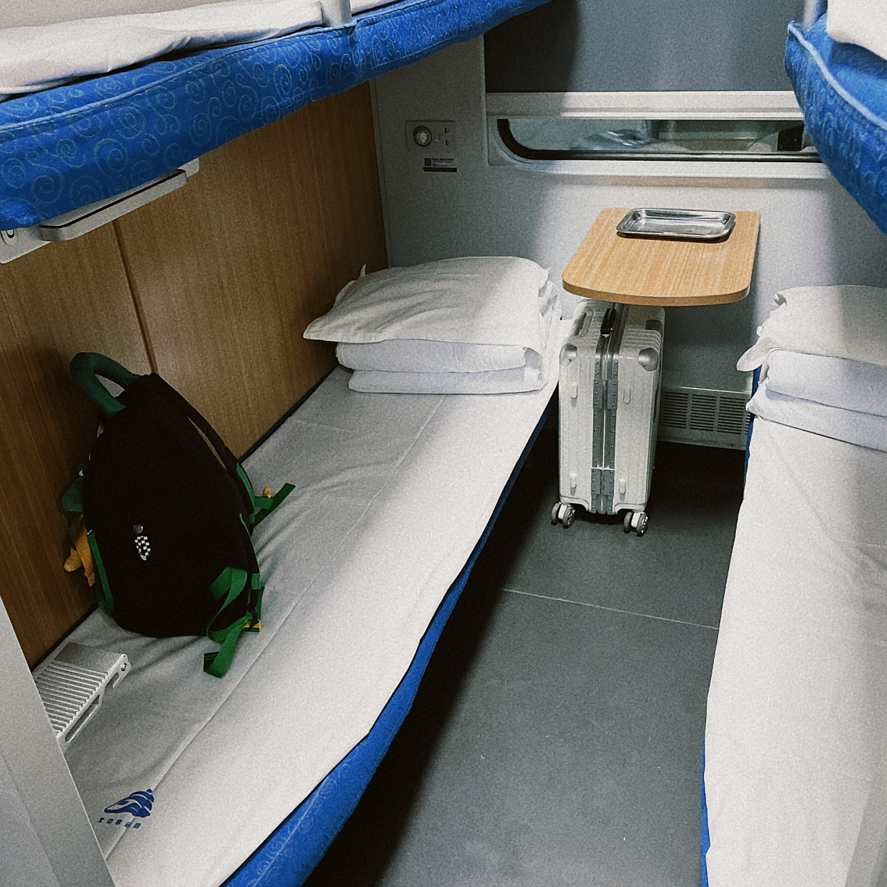 动卧二等卧~ 复兴号 d706,动卧二等卧,床头灯 usb充电口 wifi.