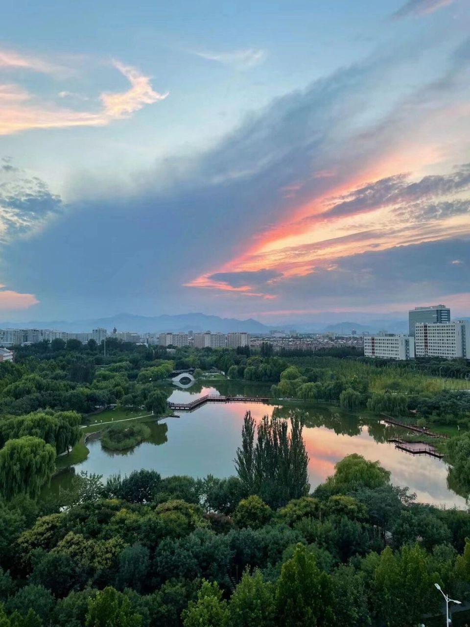 校园风光|北京理工大学良乡校区(秋) p1校训石—北校区 p2 校道—北