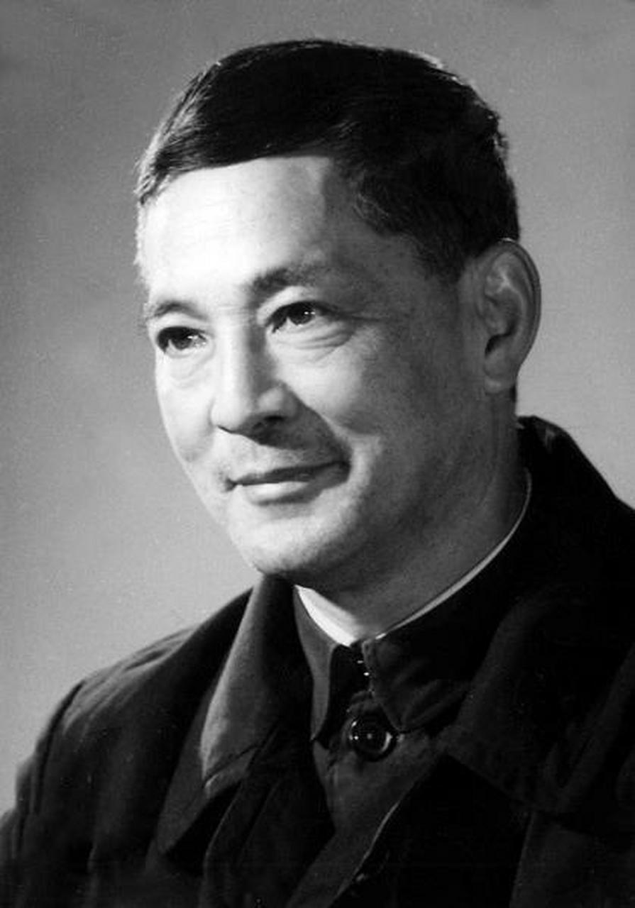 陈凯歌的父亲是中国电影史上第三代导演,名为陈怀皑.