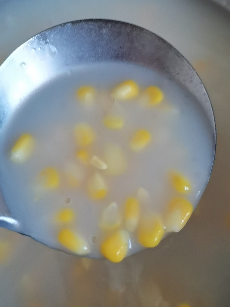玉米稀饭 小时候最喜欢吃的玉米稀饭,好久没吃过了,今天想起来就做来