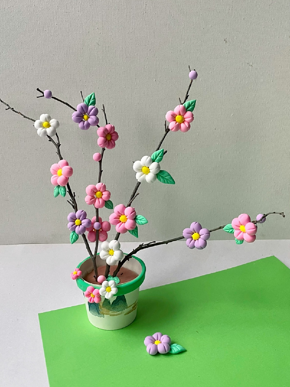 春天啦,捡几根树枝,用粘土做一树桃花开