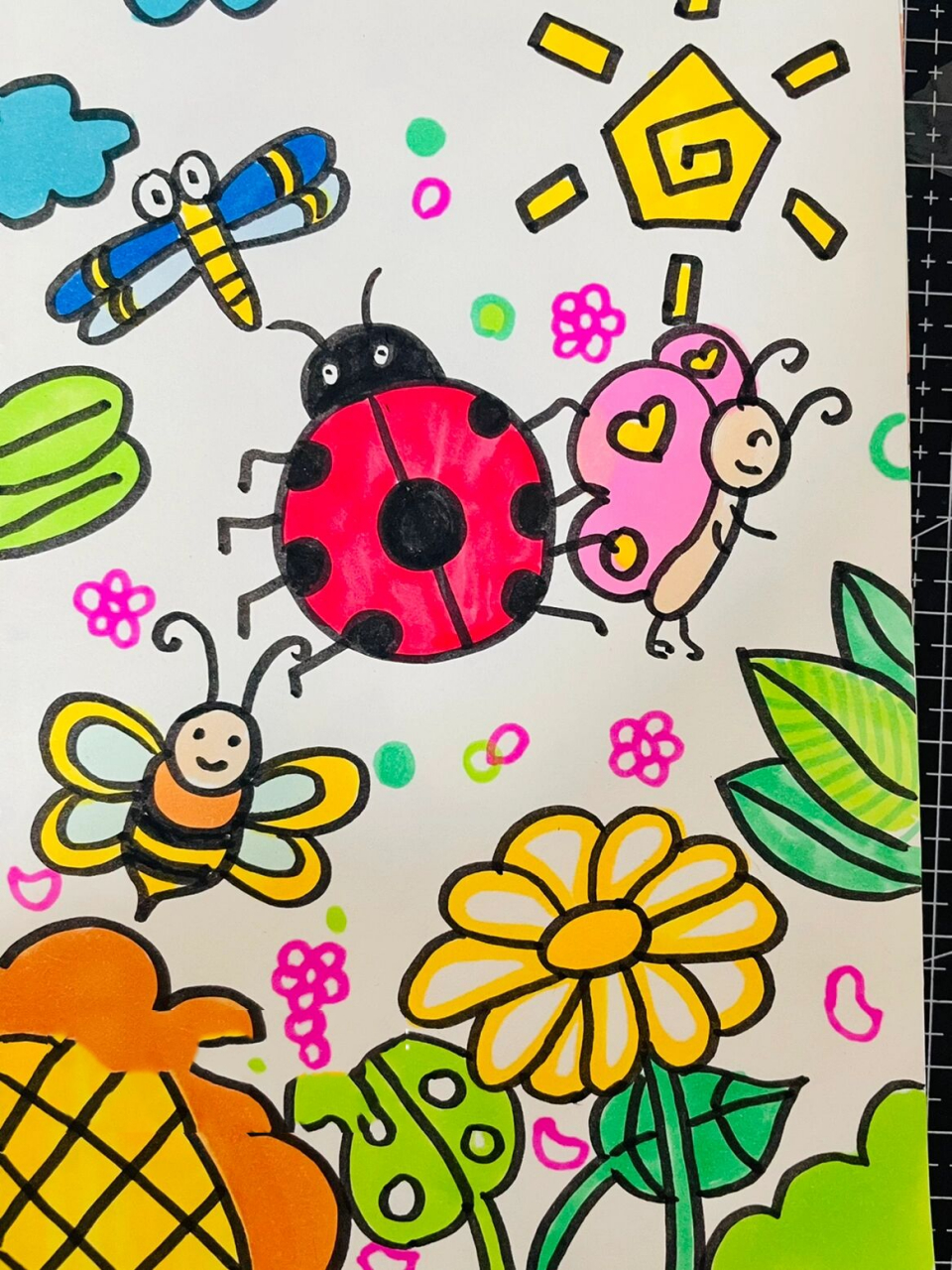 昆虫世界儿童画一等奖图片