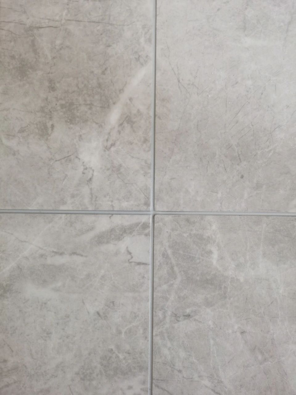 灰色瓷砖可以搭配的美缝颜色 灰色瓷砖美缝搭配银灰,烟灰色,亚浅灰