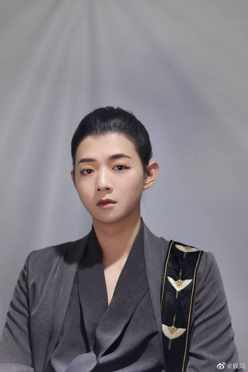 《披荆斩棘的哥哥》官微:经协商,霍尊先生退出后续节目的录制