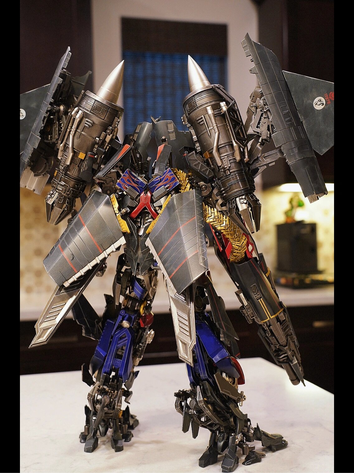 threezero dlx 天火擎天柱 合体过程非常痛苦,但合体后非常帅气 两边