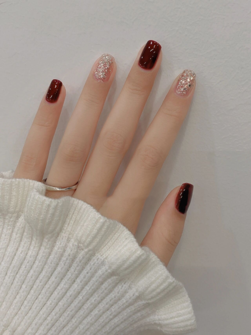 9494炒鸡显白哦! 2023酒红色美甲!