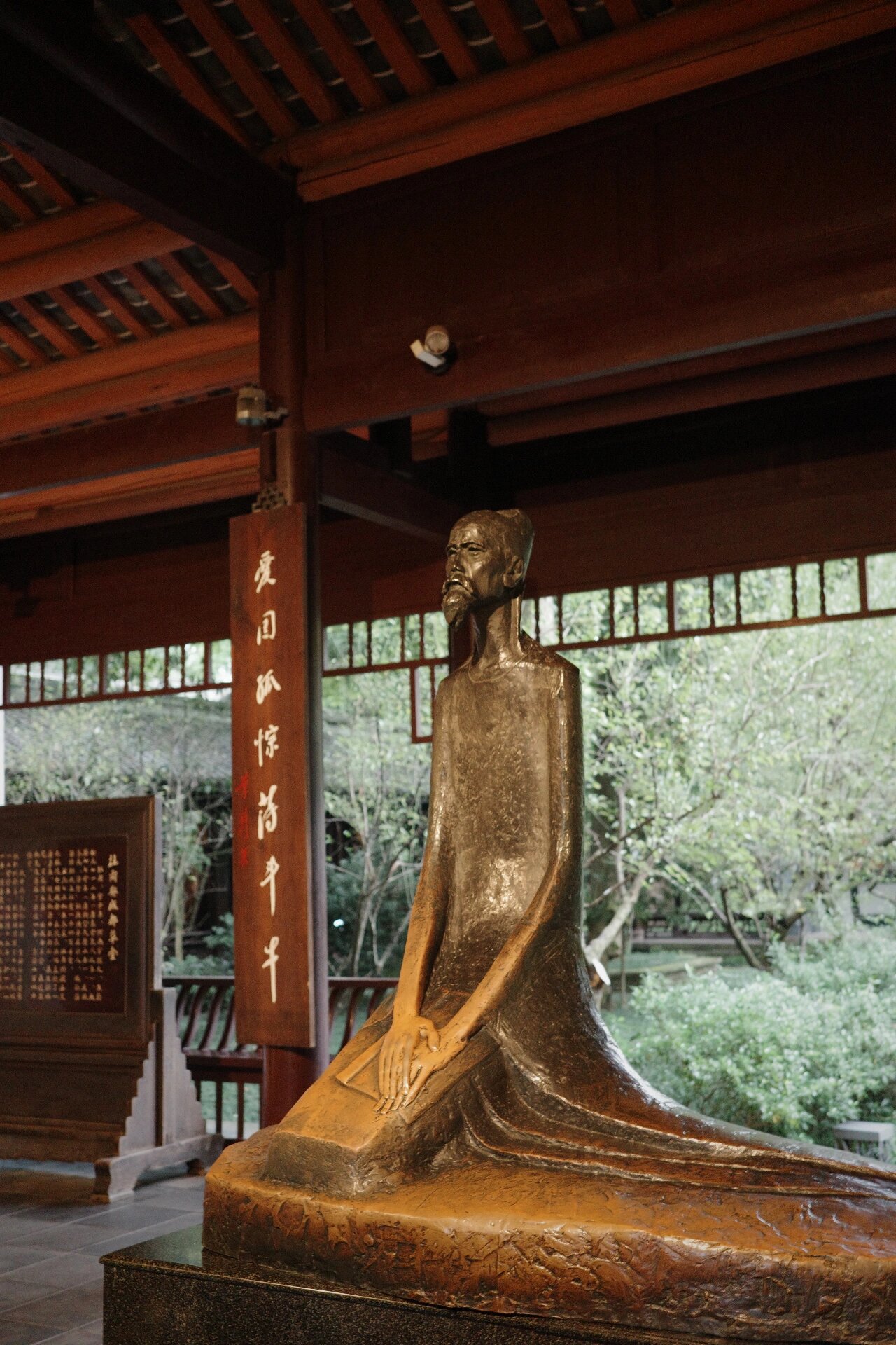 成都记忆|在杜甫草堂看小桥流水 🌿草堂正门 如今人们游历草堂,通常