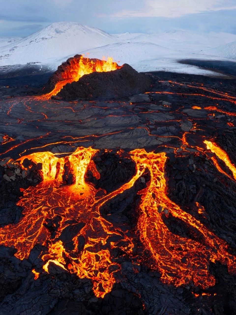 的地心入口 斯奈菲尔火山(冰岛语:sn03fellsj02kull)也译为斯奈山