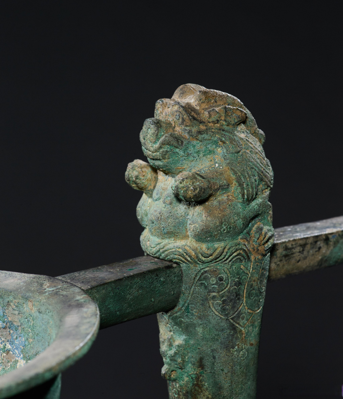 【#古代的熨斗功能好全#】东汉刻度天禄架铜熨斗,由支架,熨斗两部分