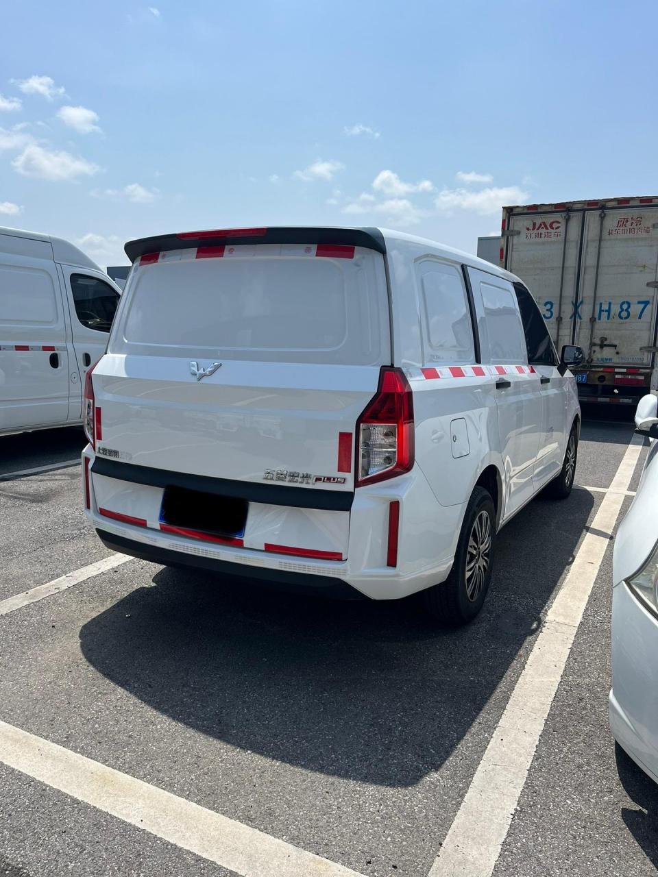 刚到一台20年11月份上牌的五菱宏光plus,面包小货车,1.