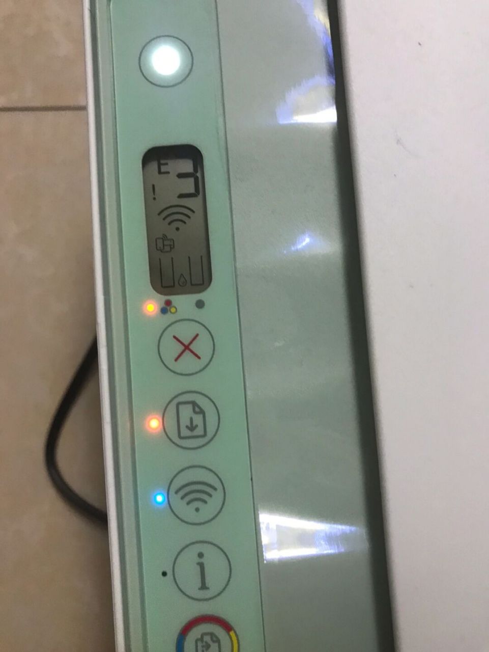 惠普打印机灯一直闪烁 新买的还在使用当中,打印不出东西,彩色墨盒的