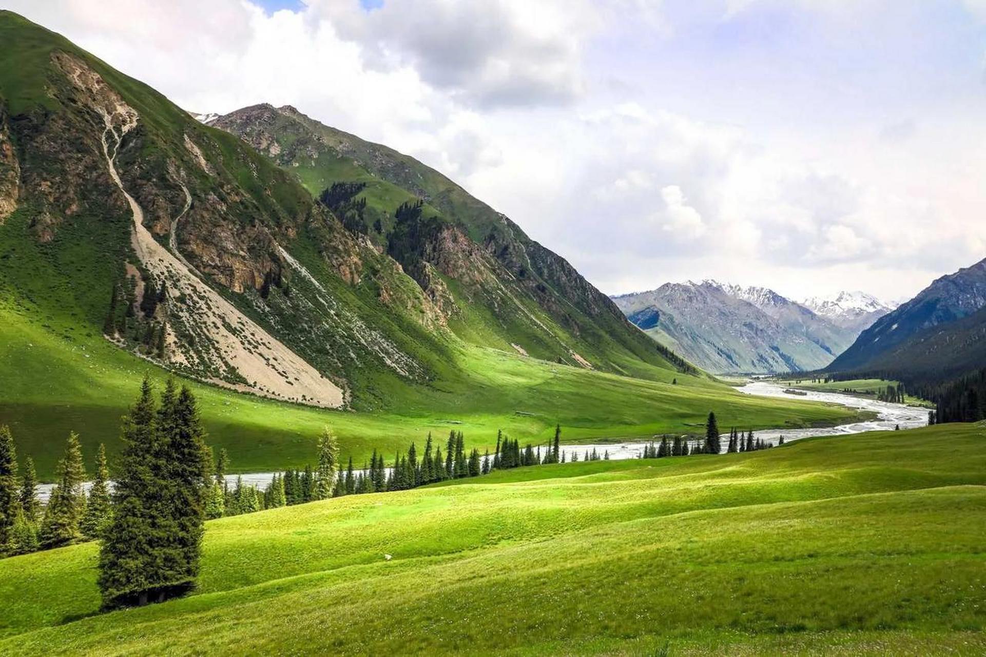 伊犁是新疆最美的地方之一.