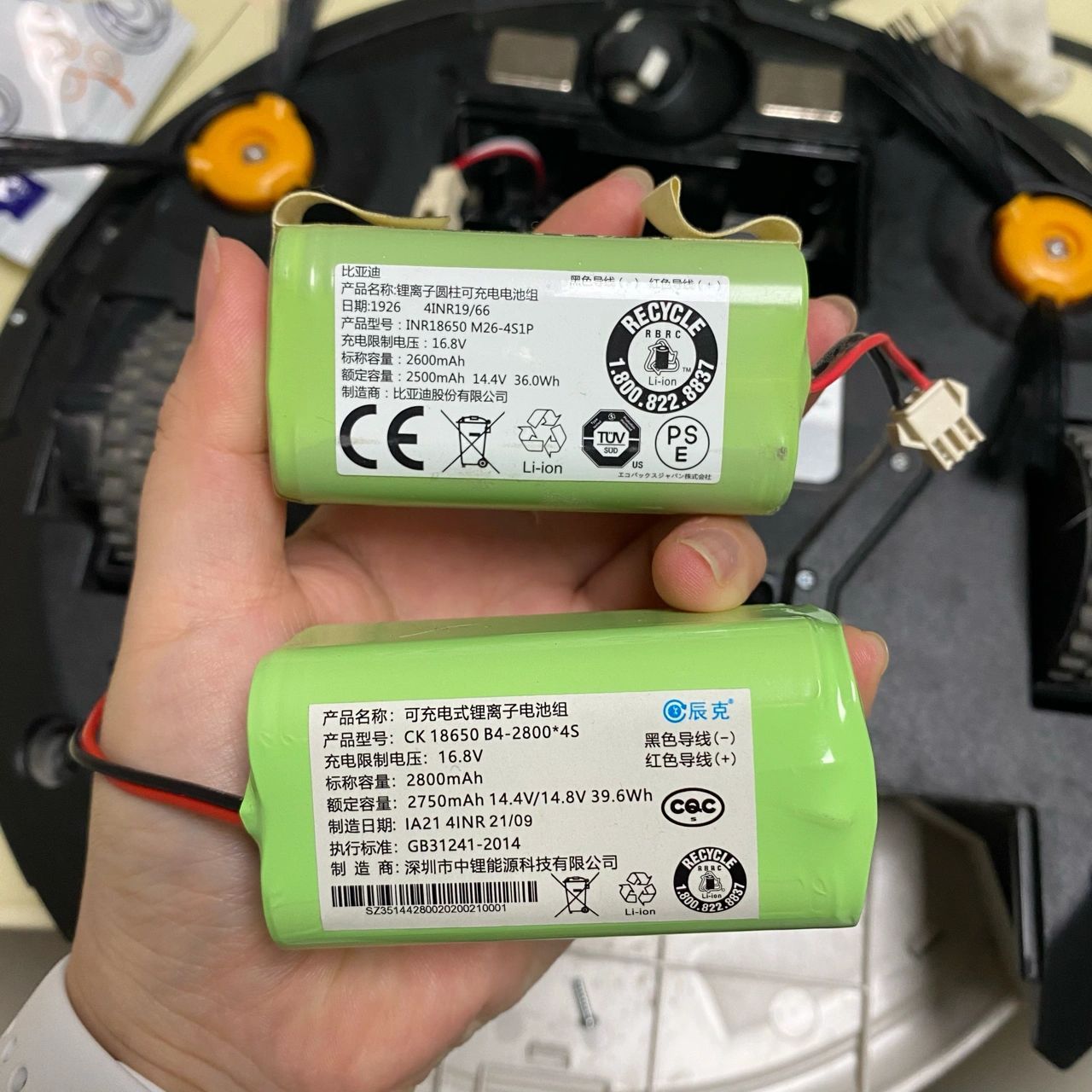 科沃斯扫地机器人更换电池 我家科沃斯dh39用了两年之后,充电三小时