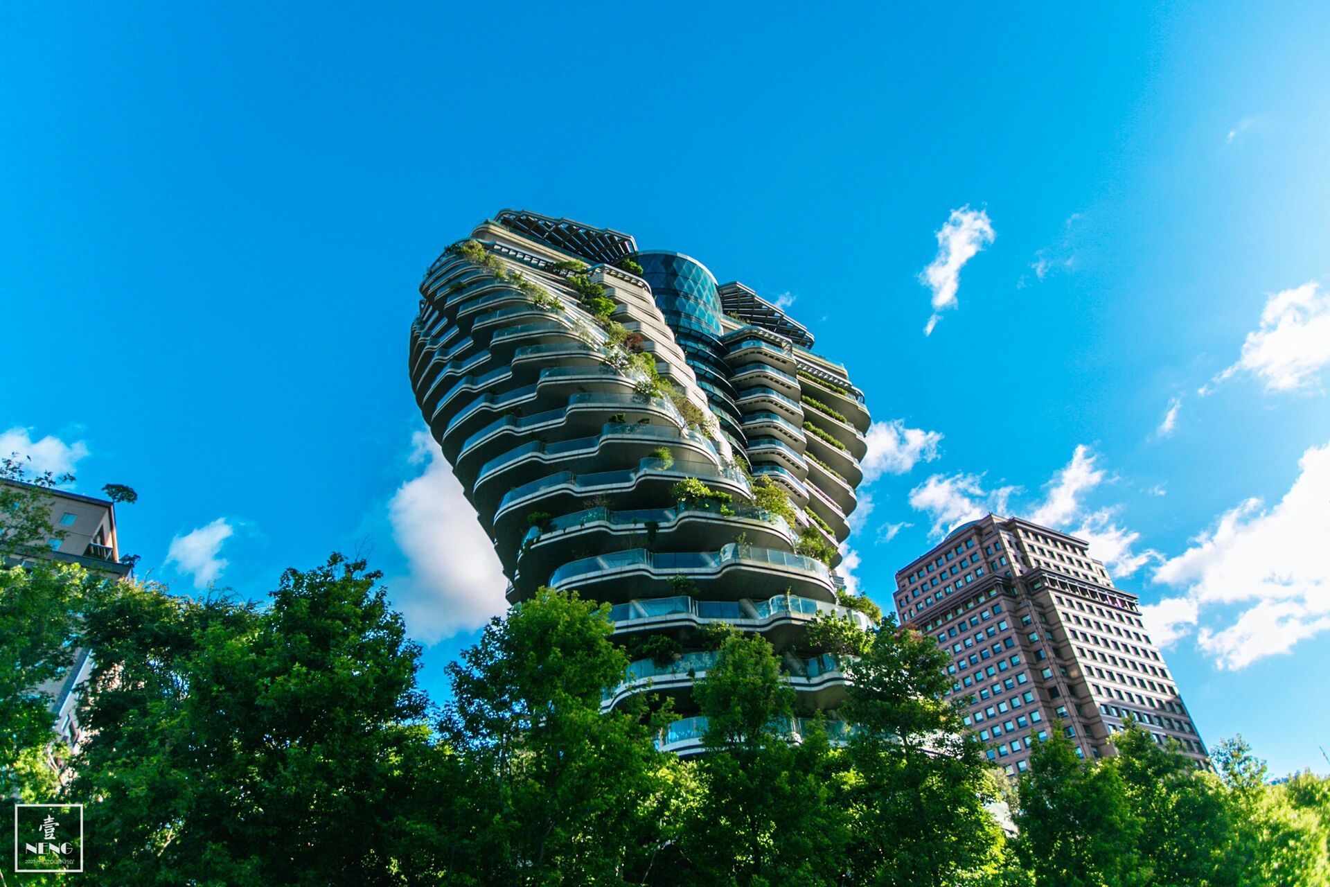 05 号称全台最贵的豪宅"陶朱隐园",坐落台北市信义区,奇特的旋转式