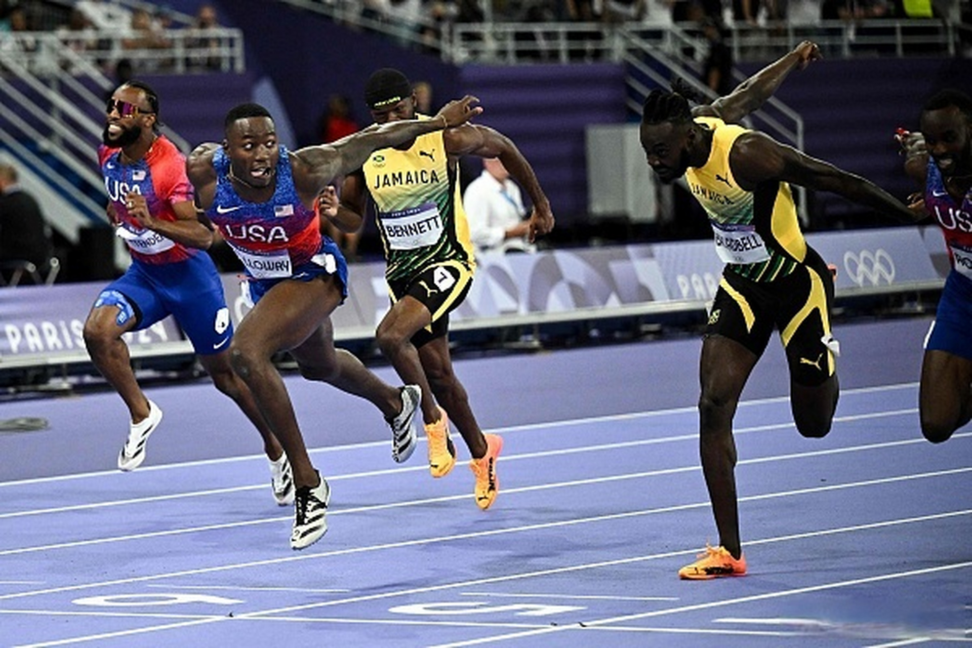 8月9日凌晨举行的巴黎奥运会男子110米栏决赛,美国选手霍洛威跑出