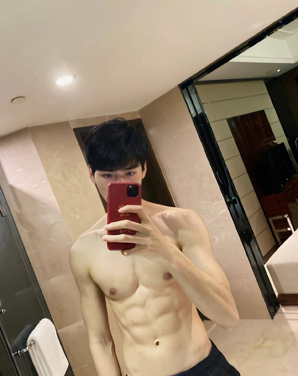 内娱宝藏男孩龚俊!浅炫腹肌一下!      假如 是你的男朋友?你会….