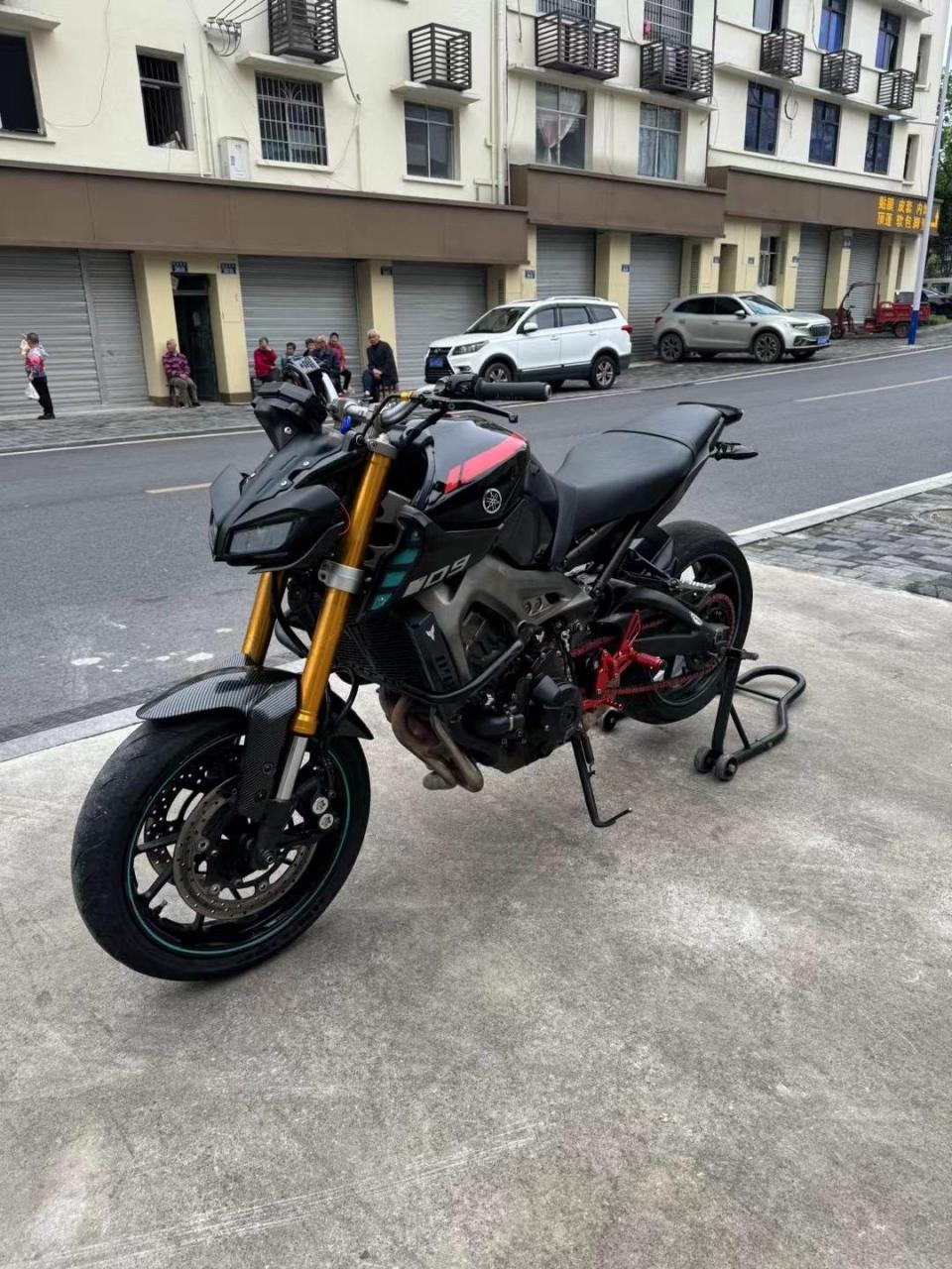 最新到货15年雅马哈mt09带一套手续改装螳螂头前后半热熔新胎正新s3贵