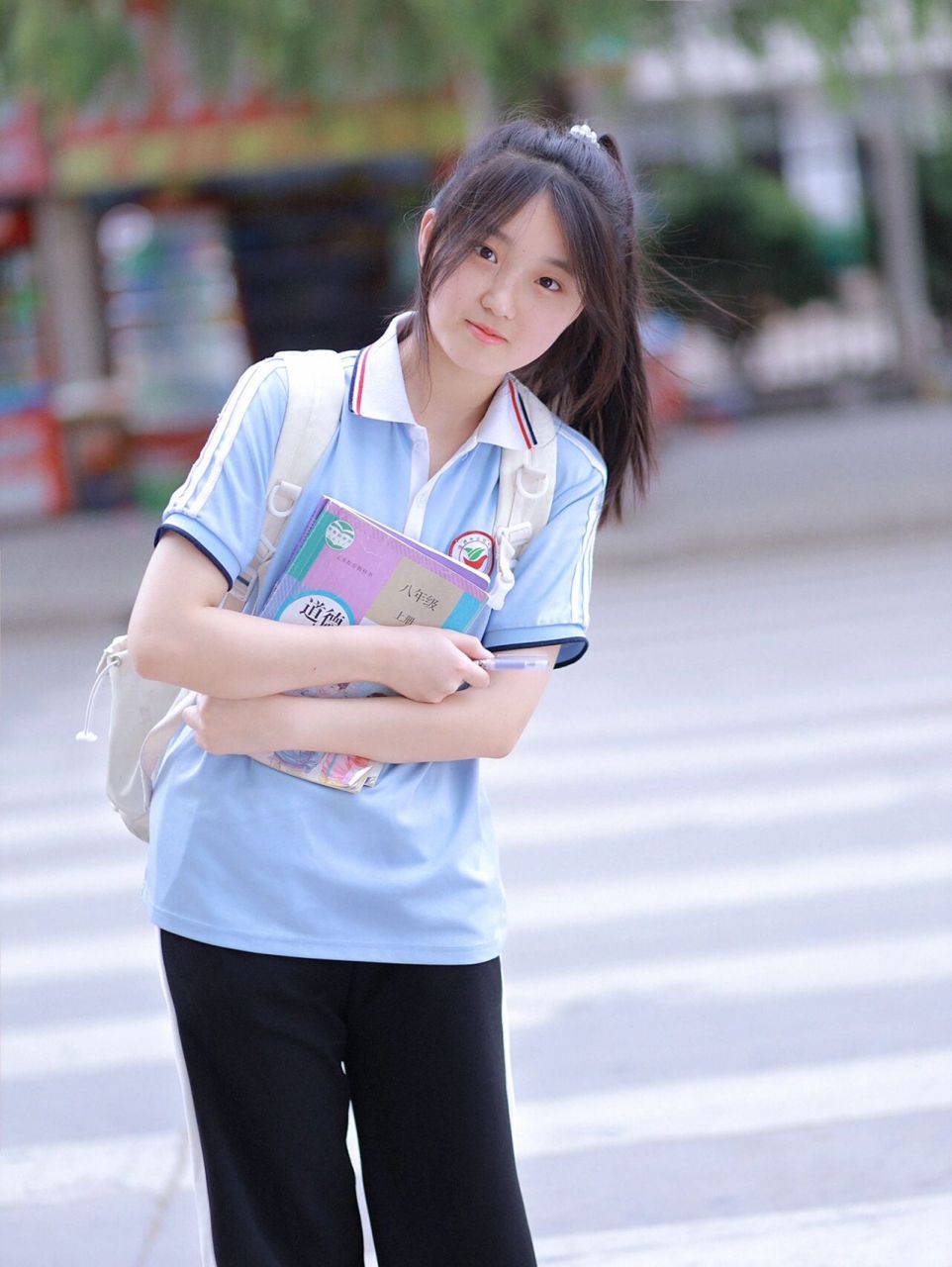 隔了好几届的漂亮学妹,实验的校服现在真的好好好好看哇!