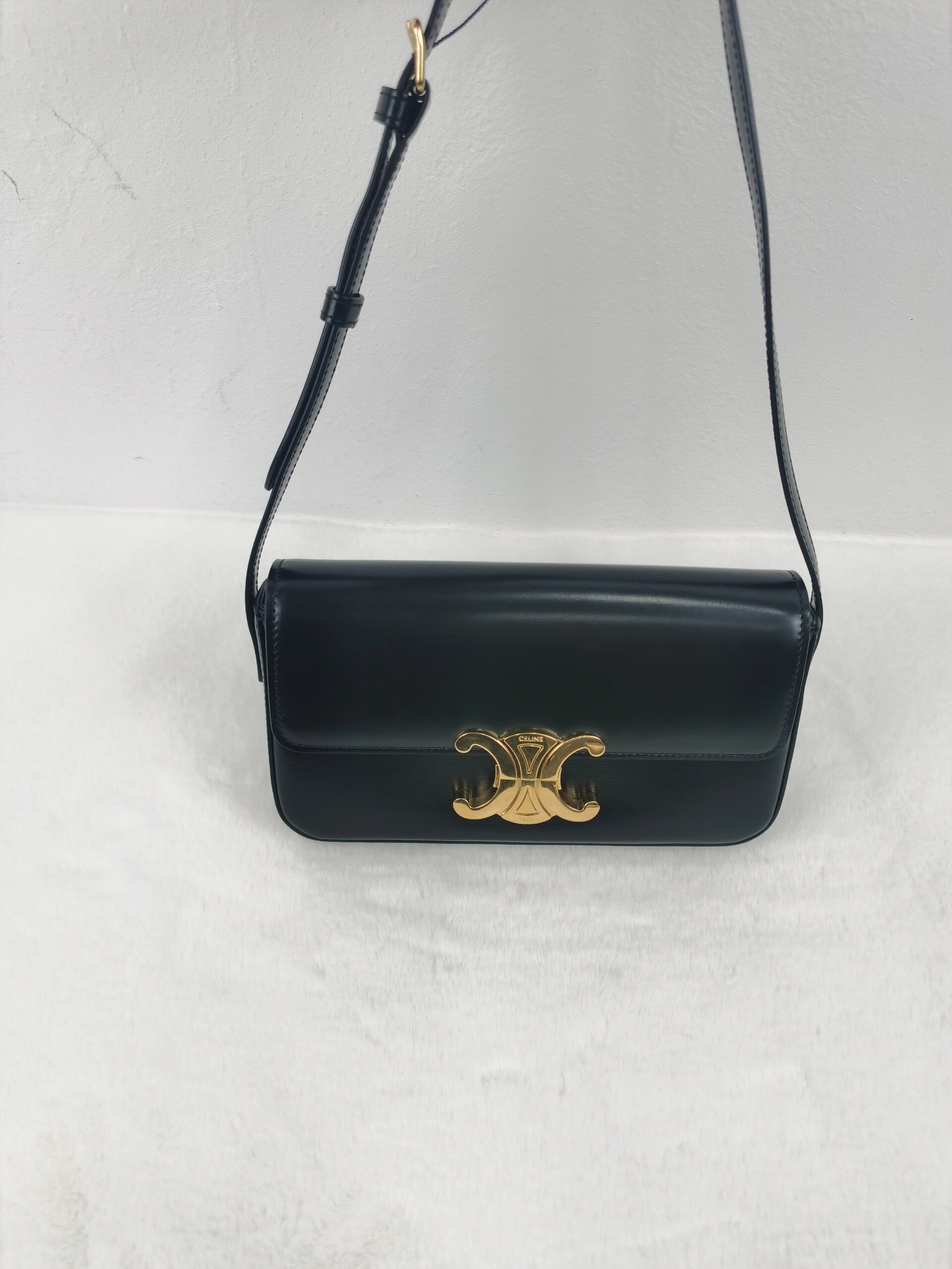 塞琳celine的凯旋门黑金腋下包一包难求!出