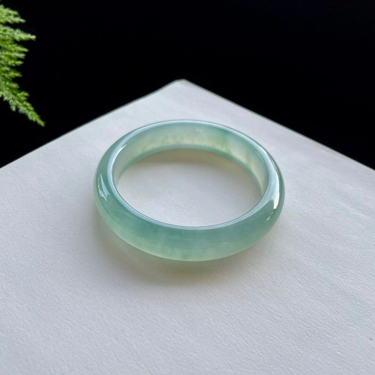 翡翠手镯晴水绿(翡翠晴水与绿水区别) 第2张