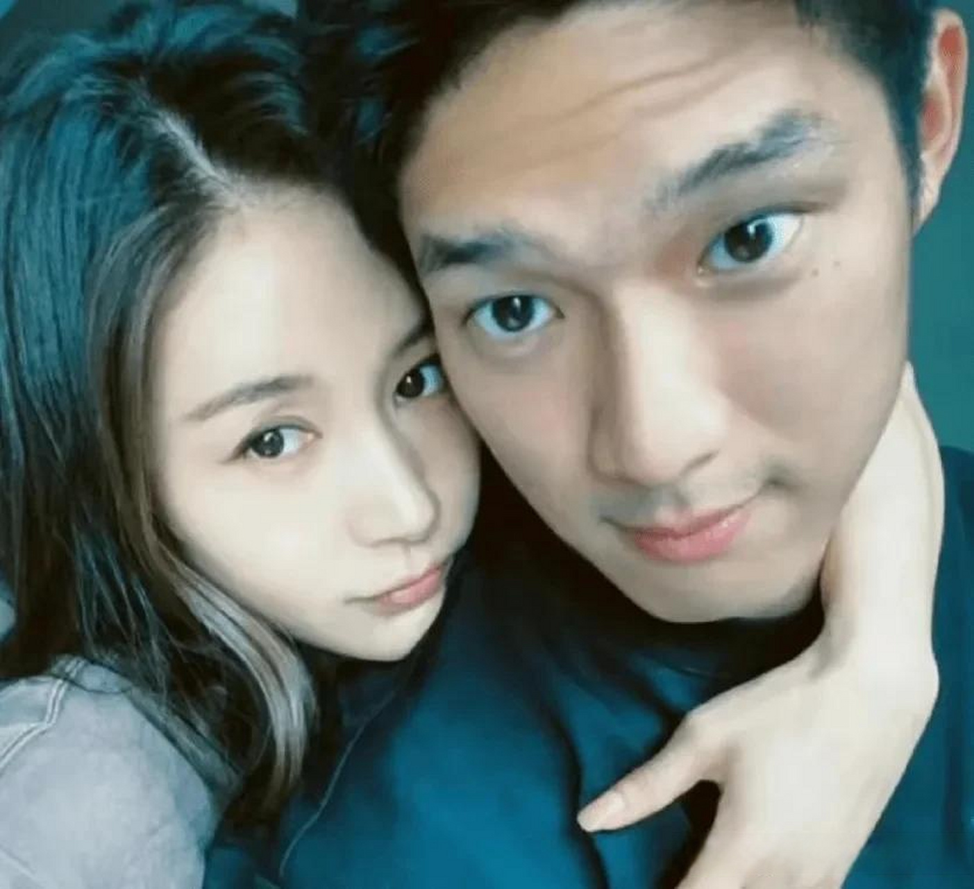 吴永恩伦敦逛街,离开明星女友普通到不行,如果不是王子文,谁也不会