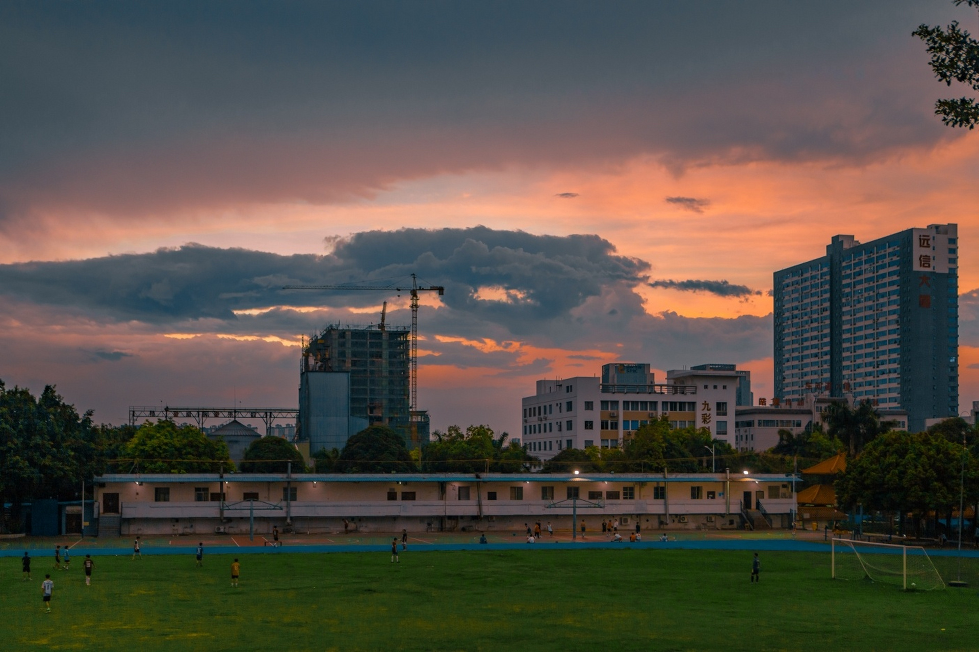 广西电力职业技术学院科园校区 广西电力职业技术学院晚霞不一样的美.