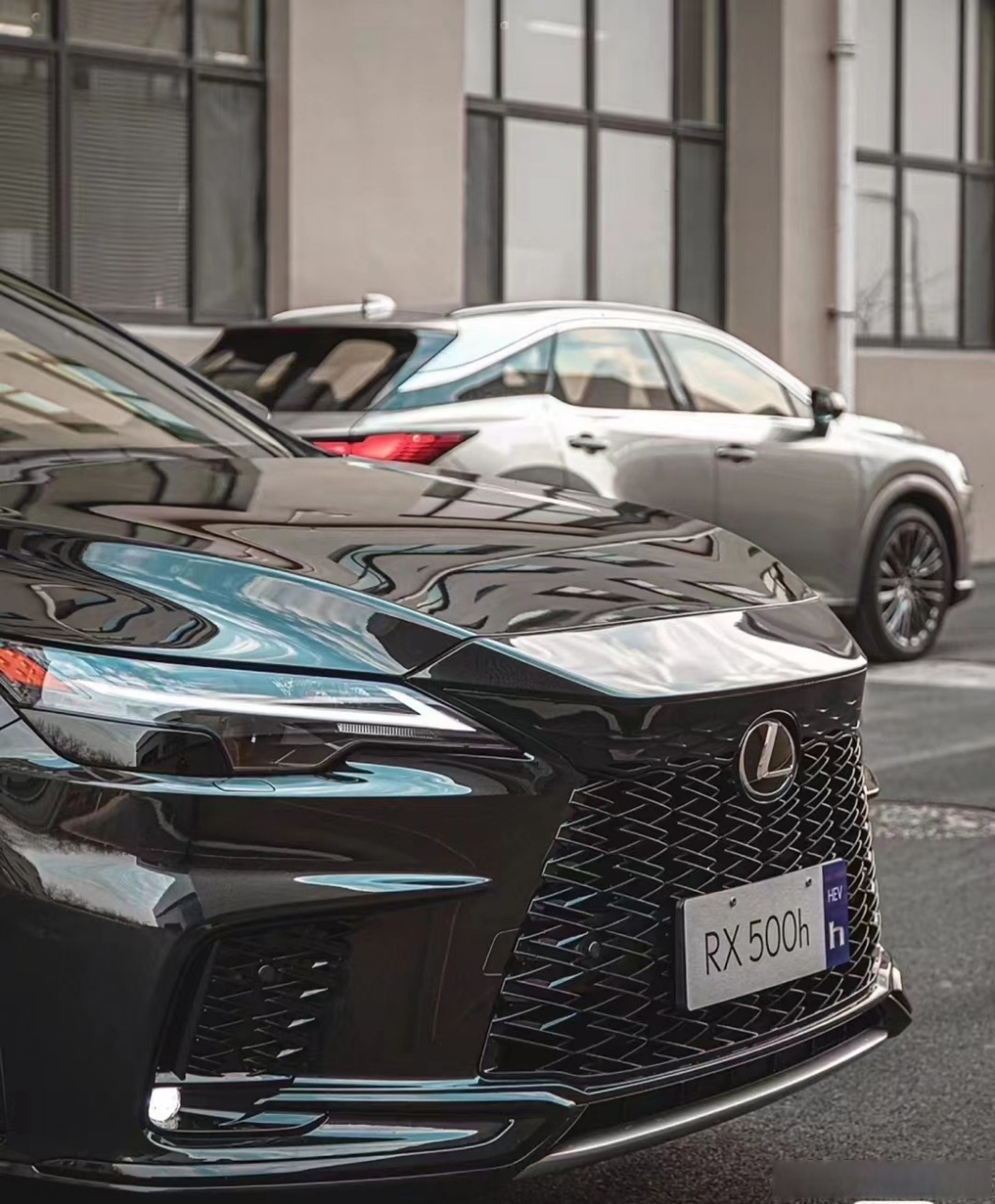 雷克萨斯rx500h,黑武士,话说自从新能源车蓬勃发展以后,雷车也跌落
