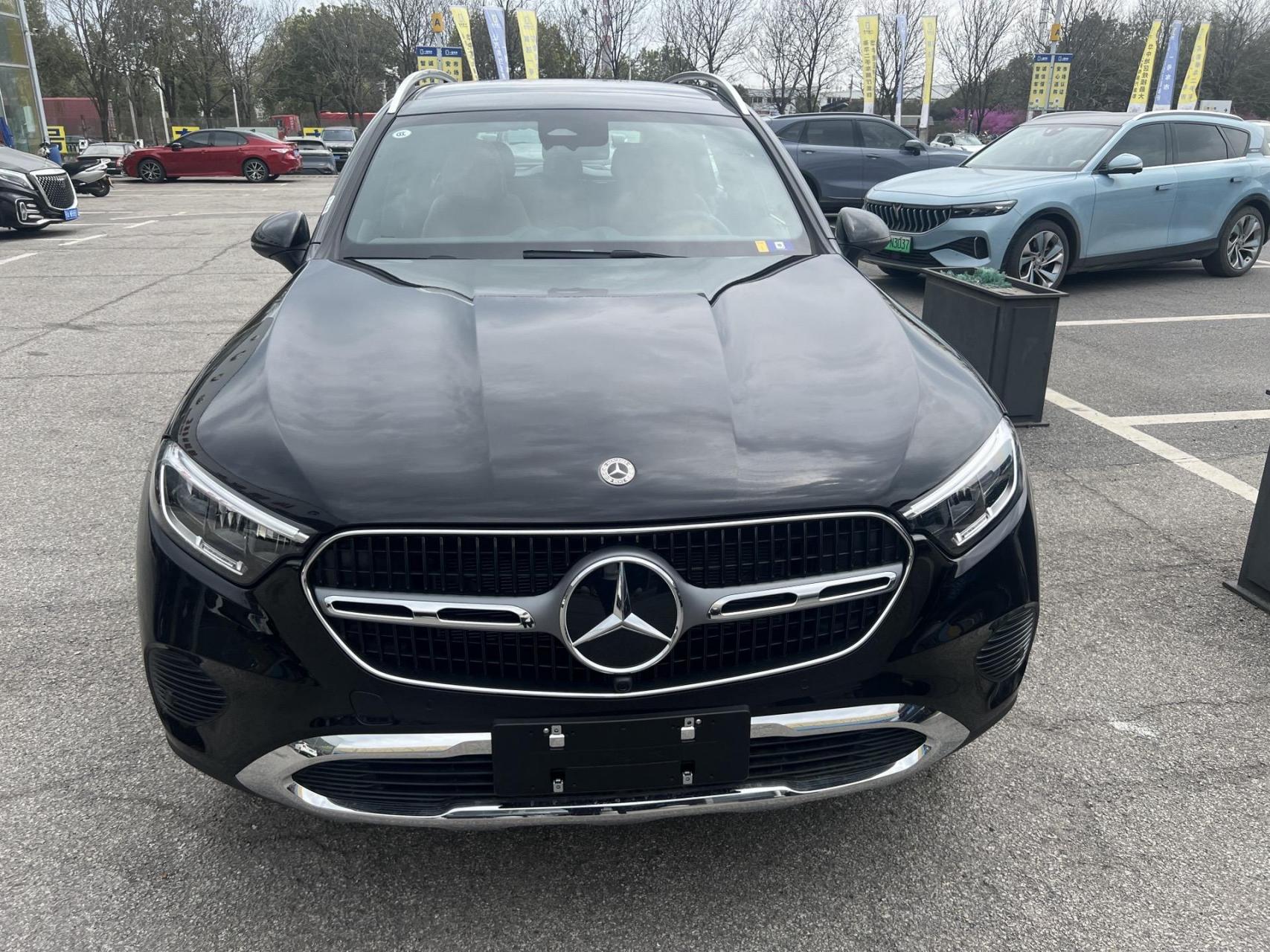 24款奔驰glc  260l动感型 五座 指导价42.