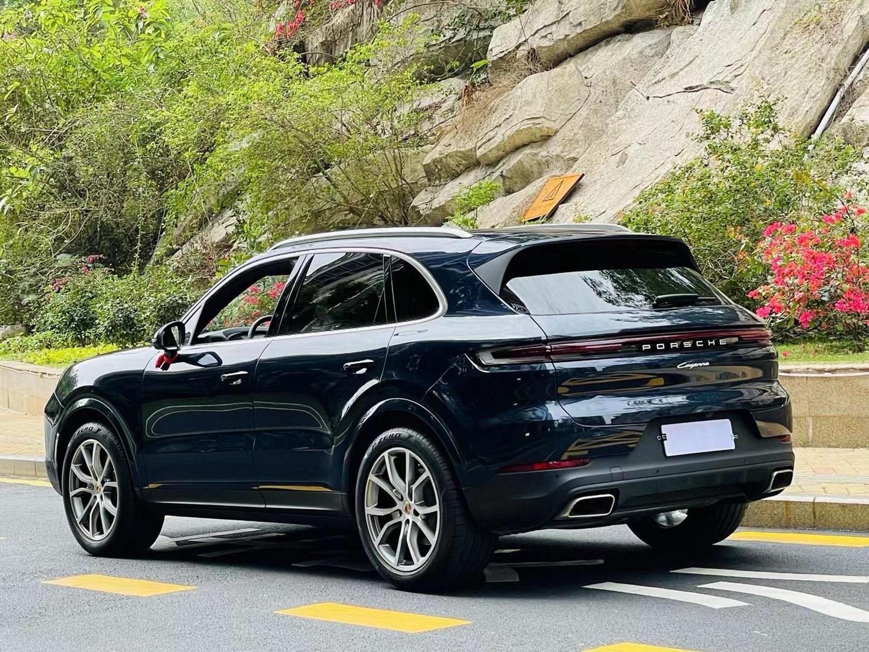 享受新车待遇2024款保时捷卡宴.2023年11月上牌.行驶5千公里.