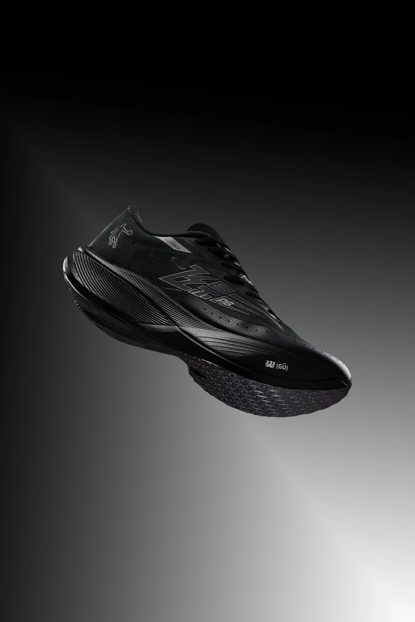 球鞋摄影|飞影pb3 英雄 就问全黑的鞋子你们爱不爱!