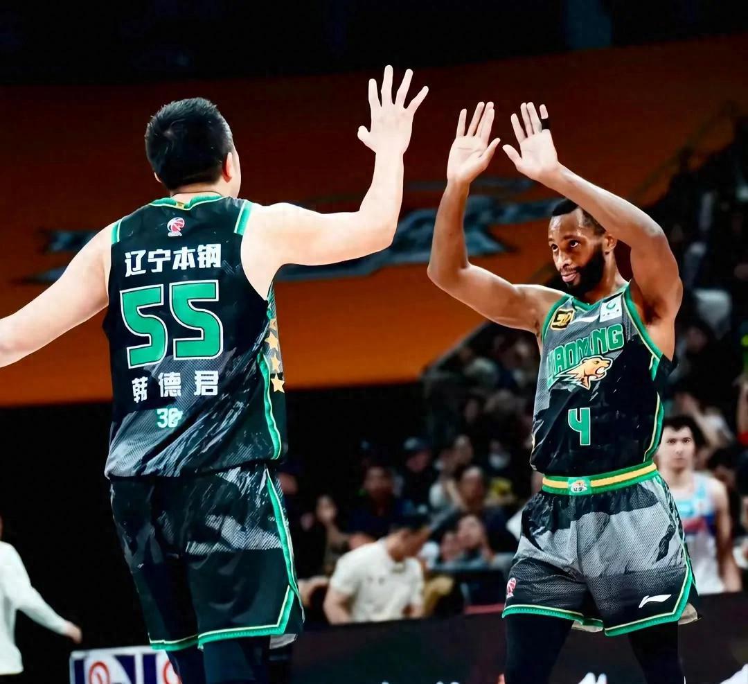 包含法兰克福拉尤登负伤，将缺席多场比赛的词条