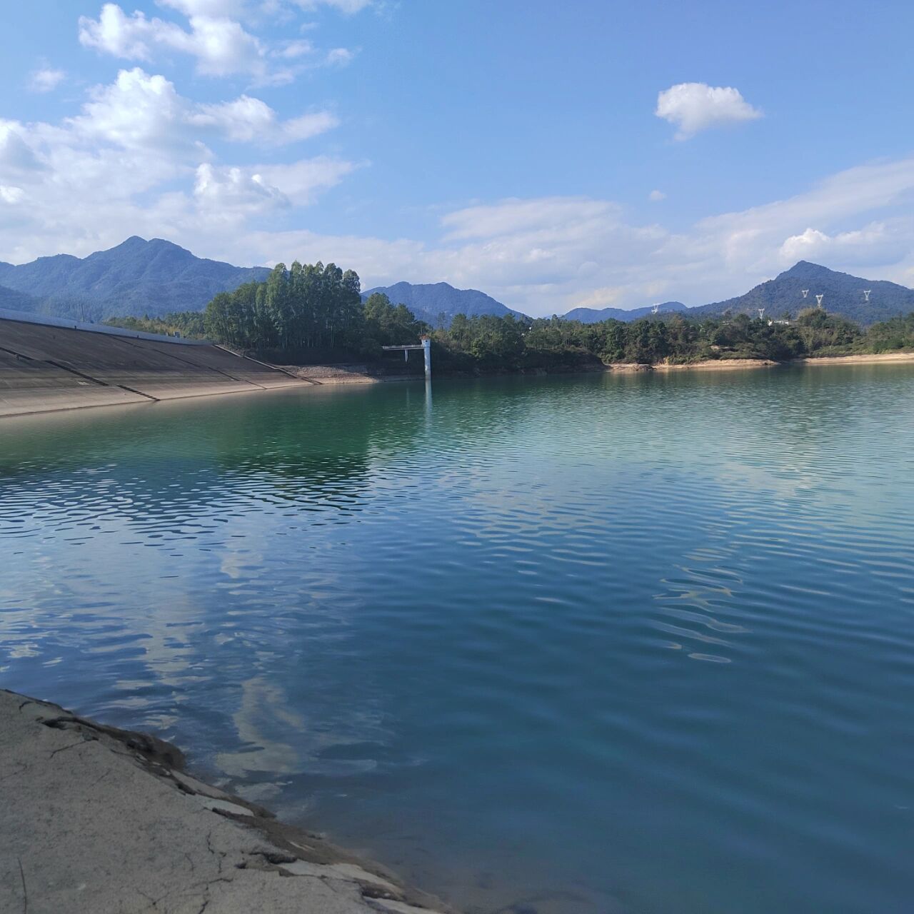水库的风景,让心情归于一种宁静平和